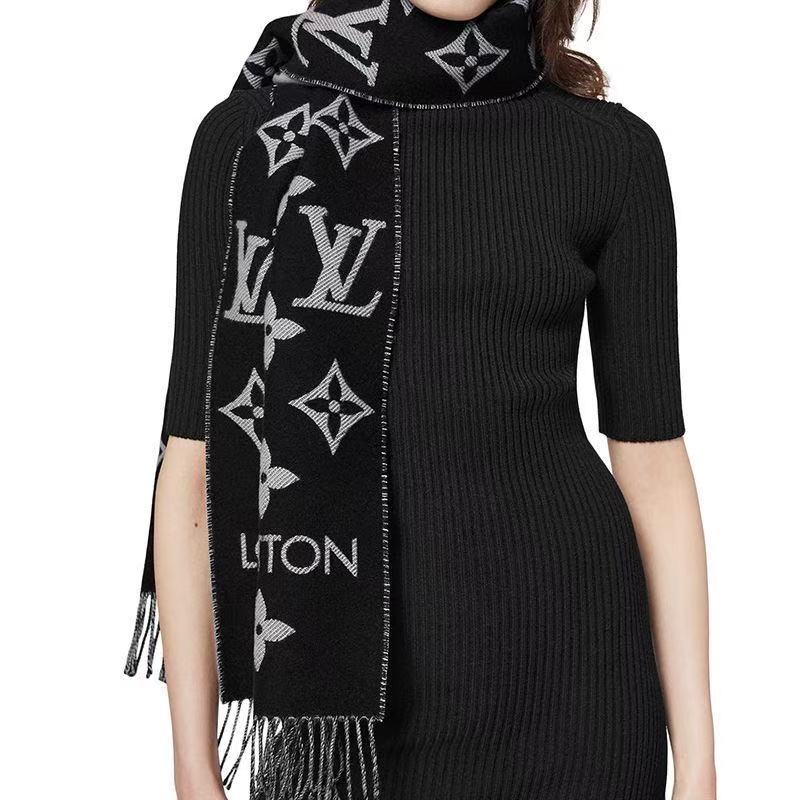 세련된 스카프 – 세련된 여신을 위한 필수 아이템