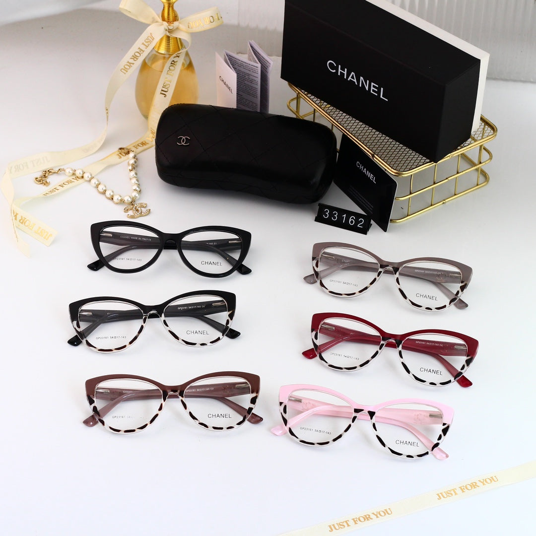 Illő színű macskaszemüvegek