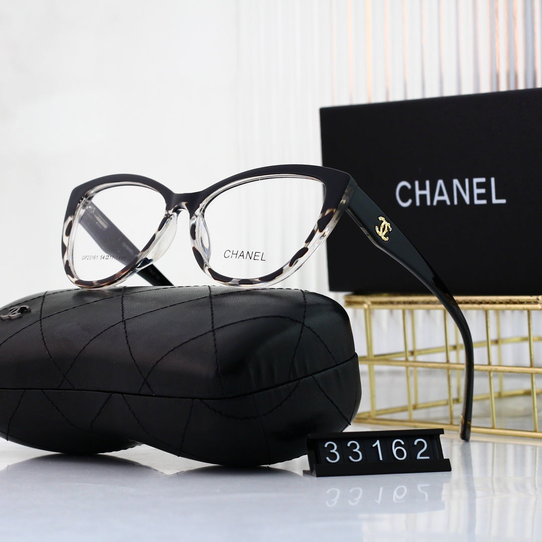 Illő színű macskaszemüvegek