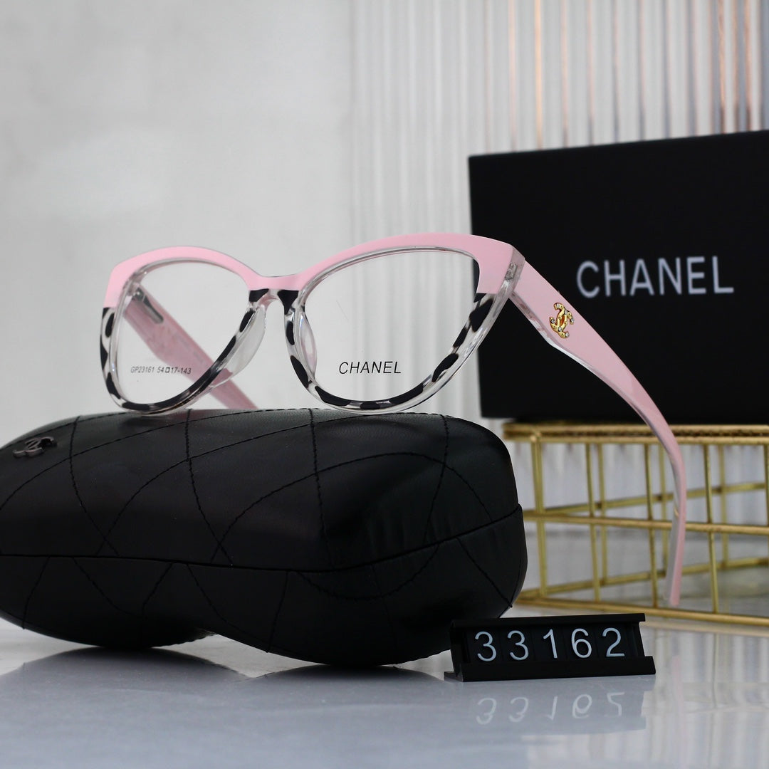 Illő színű macskaszemüvegek