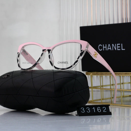 Farblich passende Cat-Eye-Brille