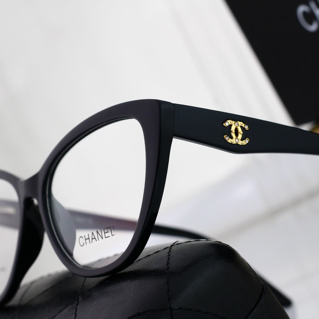 Illő színű macskaszemüvegek