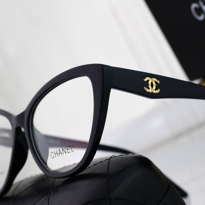 Illő színű macskaszemüvegek