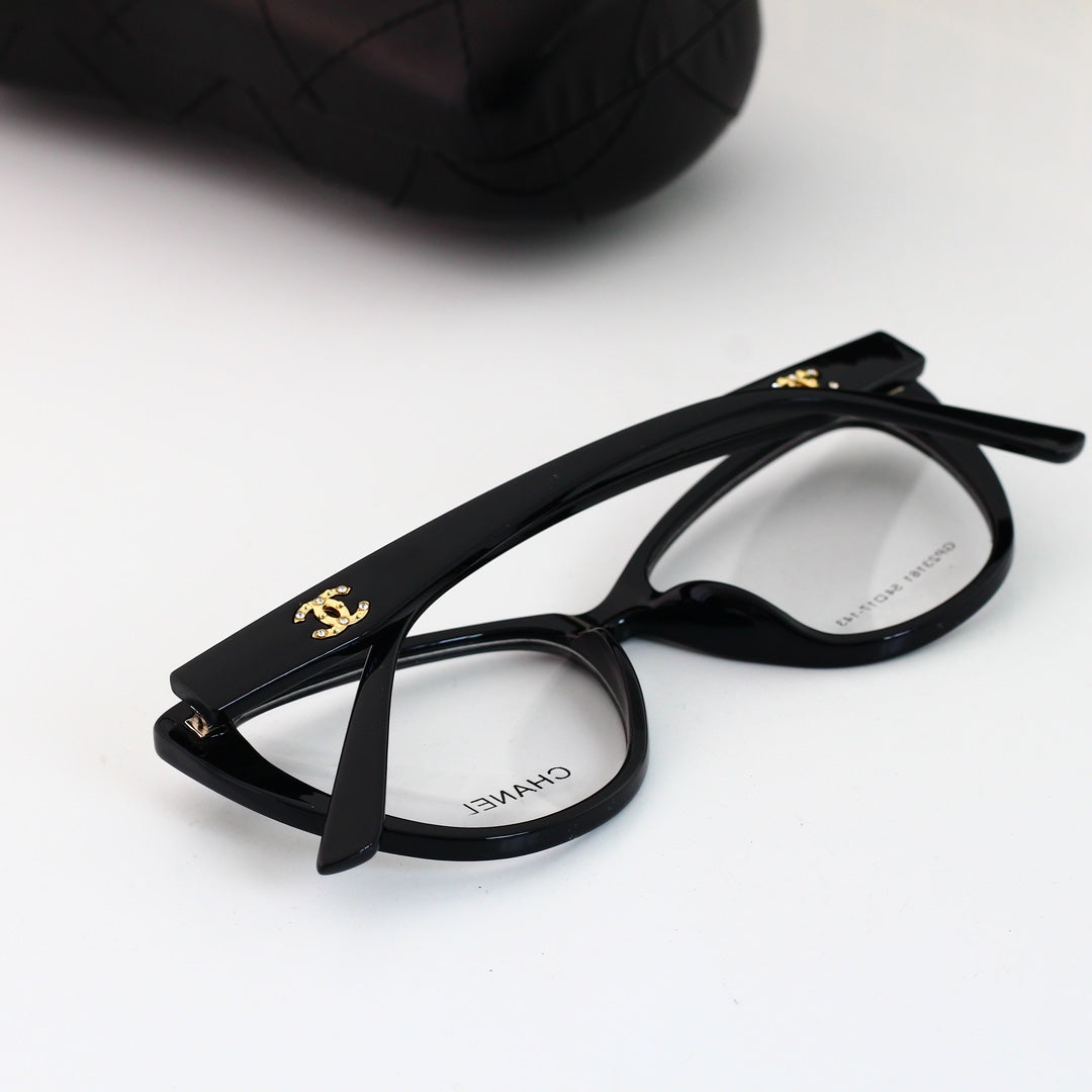 Illő színű macskaszemüvegek