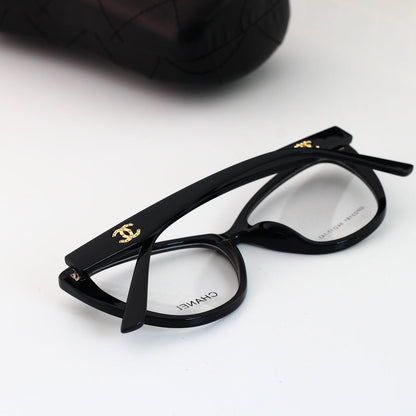 Illő színű macskaszemüvegek