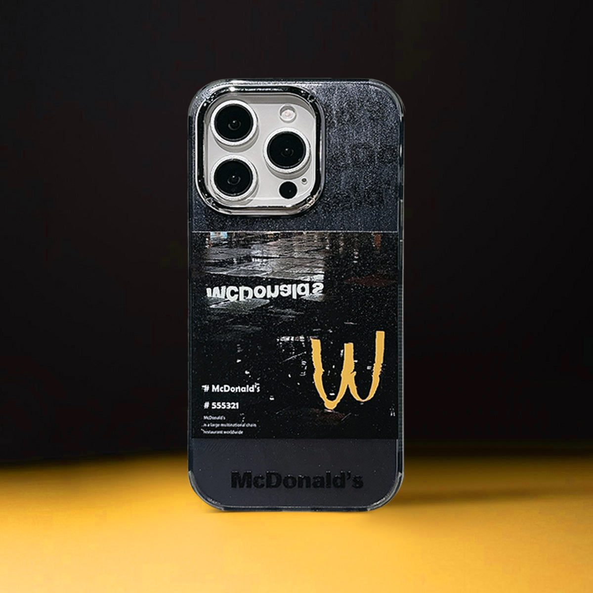 Rajoitettu iPhone-kotelo | Pikaruokaravintola sateessa